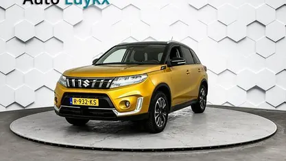 Geel Occasion 2022 Suzuki Vitara Style SUV | € 25.940 (Eerlijke prijs)