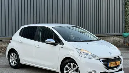Wit Gebruikt 2015 Peugeot 208 Active Hatchback | € 4.999 (Eerlijke prijs)