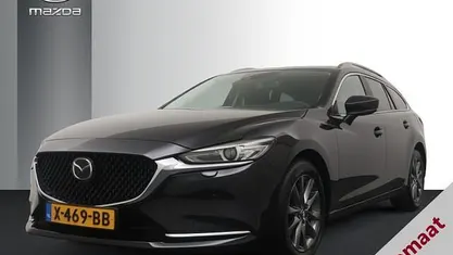 Zwart (metallic) Gebruikt 2023 Mazda 6 Center-Line Stationwagen | € 32.450 (Eerlijke prijs)