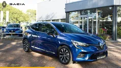 Bleu iron rqh (donker blauw metallic) Gebruikt 2023 Renault Clio V Techno Hatchback | € 21.900 (Eerlijke prijs)