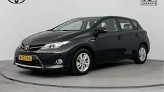 Night sky black metallic (donker zwart metallic) Gebruikt 2014 Toyota Auris Hatchback | € 14.745 (Eerlijke prijs)