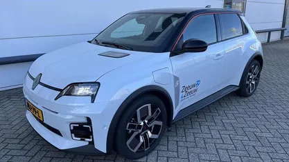 Wit Nieuw 2025 Renault R5 Iconic Hatchback | € 29.340 (Goede deal)