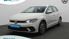 Grijs Gebruikt 2024 VW Polo Life Hatchback | € 22.950 (Eerlijke prijs)