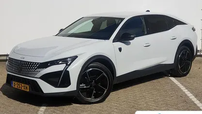 Wit Occasion 2024 Peugeot 408 GTi Sedan | € 27.895 (Eerlijke prijs)