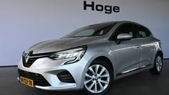Gebruikt 2020 Renault Clio V Intens Hatchback | € 10.940 (Eerlijke prijs)