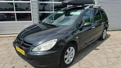 Zwart, metallic lak Gebruikt 2004 Peugeot 307 Stationwagen | € 999 (Eerlijke prijs)