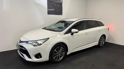 Wit Gebruikt 2017 Toyota Avensis Skyview Edition Stationwagen | € 15.990 (Eerlijke prijs)