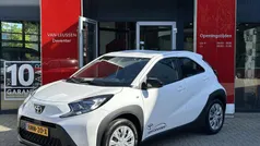 Wit Gebruikt 2025 Toyota Aygo Play Hatchback | € 23.345 (Eerlijke prijs)