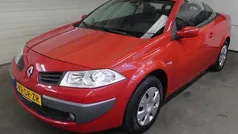 Rood Gebruikt 2006 Renault Mégane Cabriolet Dynamique Cabriolet | € 1.945 (Eerlijke prijs)