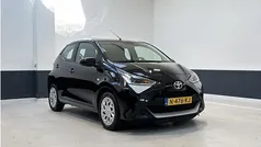 Zwart Gebruikt 2021 Toyota Aygo X-play Hatchback | € 10.949 (Eerlijke prijs)