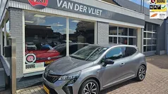 Grijs Gebruikt 2024 Renault Clio V Techno Hatchback | € 24.950 (Eerlijke prijs)