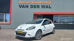 Wit Gebruikt 2011 Renault Clio II Authentique Hatchback | € 3.350 (Eerlijke prijs)