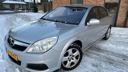Grijs Gebruikt 2006 Opel Vectra Comfort Sedan | € 1.750 (Eerlijke prijs)