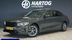 Grijs Gebruikt 2021 BMW 318 Executive Sedan | € 27.850 (Eerlijke prijs)