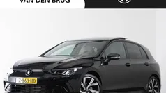 Zwart Gebruikt 2023 VW Golf VIII R-line Hatchback | € 34.490 (Eerlijke prijs)