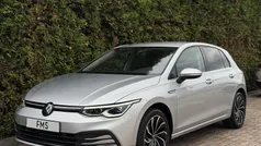 Zilver, metallic lak Gebruikt 2024 VW Golf VIII Edition Hatchback | € 30.890 (Goede deal)