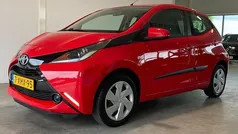 Rood Gebruikt 2014 Toyota Aygo X-play Hatchback | € 6.450 (Eerlijke prijs)