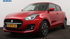 Rood metallic Gebruikt 2022 Suzuki Swift Style Hatchback | € 17.945 (Eerlijke prijs)