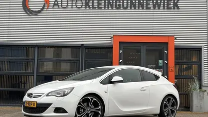Wit Gebruikt 2012 Opel Astra GTC Sport Hatchback | € 6.445 (Eerlijke prijs)