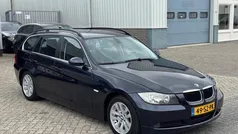 Blauw, metallic lak Gebruikt 2006 BMW 318 Executive Stationwagen | € 3.990 (Eerlijke prijs)