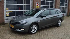 Grijs Gebruikt 2021 Opel Astra Edition Stationwagen | € 16.799 (Eerlijke prijs)