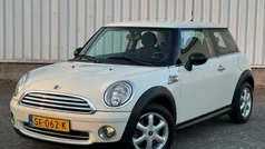 Wit, metallic lak Gebruikt 2009 Mini ONE Pepper Hatchback | € 4.749 (Eerlijke prijs)