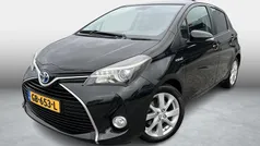 Zwart Gebruikt 2015 Toyota Yaris Hybrid Hatchback | € 9.999 (Eerlijke prijs)