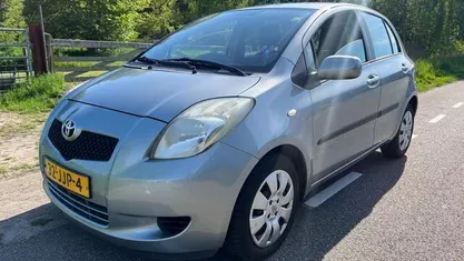 Grijs Gebruikt 2006 Toyota Yaris Terra Hatchback | € 2.498 (Eerlijke prijs)