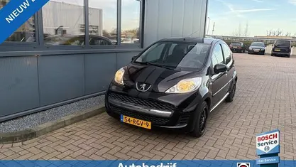 Zwart Occasion 2011 Peugeot 107 Premium Hatchback | € 3.950 (Eerlijke prijs)