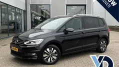 Zwart Gebruikt 2023 VW Touran Comfortline MPV | € 35.945 (Eerlijke prijs)
