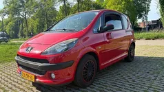 Rood Gebruikt 2008 Peugeot 1007 Hatchback | € 2.150 (Eerlijke prijs)