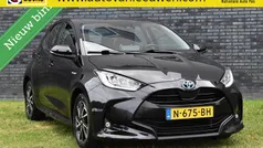 Zwart Gebruikt 2021 Toyota Yaris Hybrid Hatchback | € 19.420 (Eerlijke prijs)