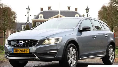 Blauw Gebruikt 2019 Volvo V60 CC Stationwagen | € 25.895 (Goede deal)