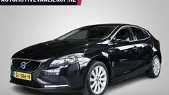 Zwart Gebruikt 2015 Volvo V40 Summum Stationwagen | € 9.995 (Eerlijke prijs)