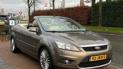 Bruin Gebruikt 2009 Ford Focus Titanium Cabriolet | € 3.450 (Eerlijke prijs)