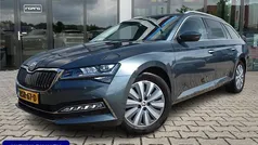 Grijs Gebruikt 2022 Skoda Superb Business Line Stationwagen | € 25.900 (Goede deal)