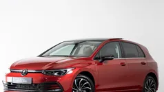 Rood Gebruikt 2022 VW Golf VIII Style Hatchback | € 26.945 (Eerlijke prijs)