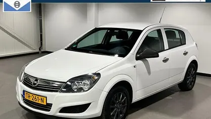 Wit Occasion 2009 Opel Astra Edition Hatchback | € 3.450 (Eerlijke prijs)