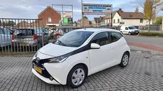 Gebruikt 2015 Toyota Aygo X-play Hatchback | € 7.695 (Eerlijke prijs)