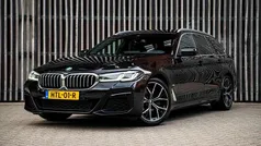 Zwart, metallic lak Gebruikt 2022 BMW 520 M Sport Stationwagen | € 34.950 (Eerlijke prijs)