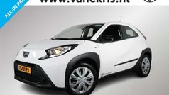 Wit Gebruikt 2024 Toyota Aygo Play Hatchback | € 19.499 (Eerlijke prijs)
