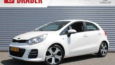 Wit Gebruikt 2015 Kia Rio Comfort Hatchback | € 8.817 (Eerlijke prijs)