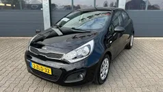 Zwart Gebruikt 2015 Kia Rio Hatchback | € 9.830 (Eerlijke prijs)