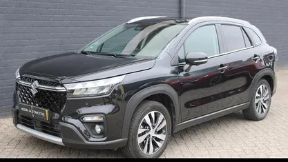 Zwart Gebruikt 2023 Suzuki SX4 S-Cross Style SUV | € 25.480 (Eerlijke prijs)
