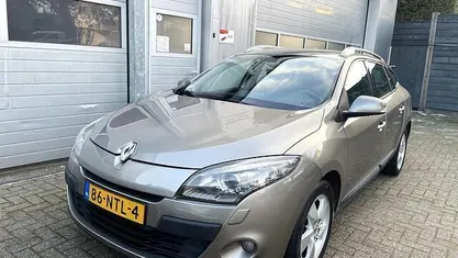 Beige (metallic) Occasion 2010 Renault Mégane GrandTour Stationwagen | € 2.950 (Eerlijke prijs)