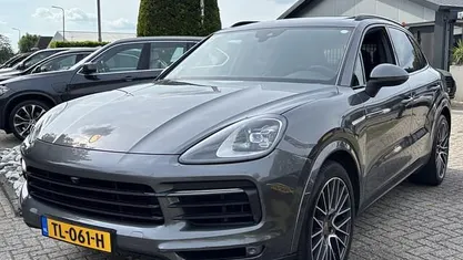 Grijs, metallic lak Occasion 2018 Porsche Cayenne SUV | € 38.950 (Eerlijke prijs)
