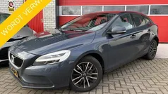 Blauw, metallic lak Gebruikt 2018 Volvo V40 Stationwagen | € 15.888 (Eerlijke prijs)