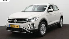 Grijs Gebruikt 2024 VW T-Roc Style SUV | € 33.900 (Eerlijke prijs)