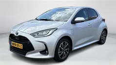 Grijs Gebruikt 2021 Toyota Yaris Hybrid Hatchback | € 20.880 (Eerlijke prijs)