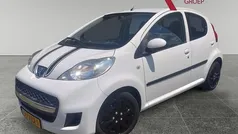 Wit Gebruikt 2011 Peugeot 107 Hatchback | € 3.945 (Eerlijke prijs)